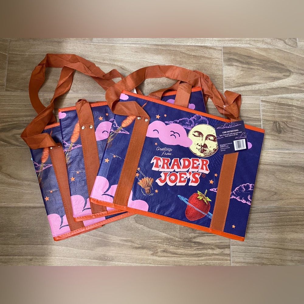 Trader Joes ❤️(3) Stand Up Collapsible Tote Bag NWT